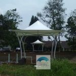 kanopi membrane kerucut untuk taman bermain